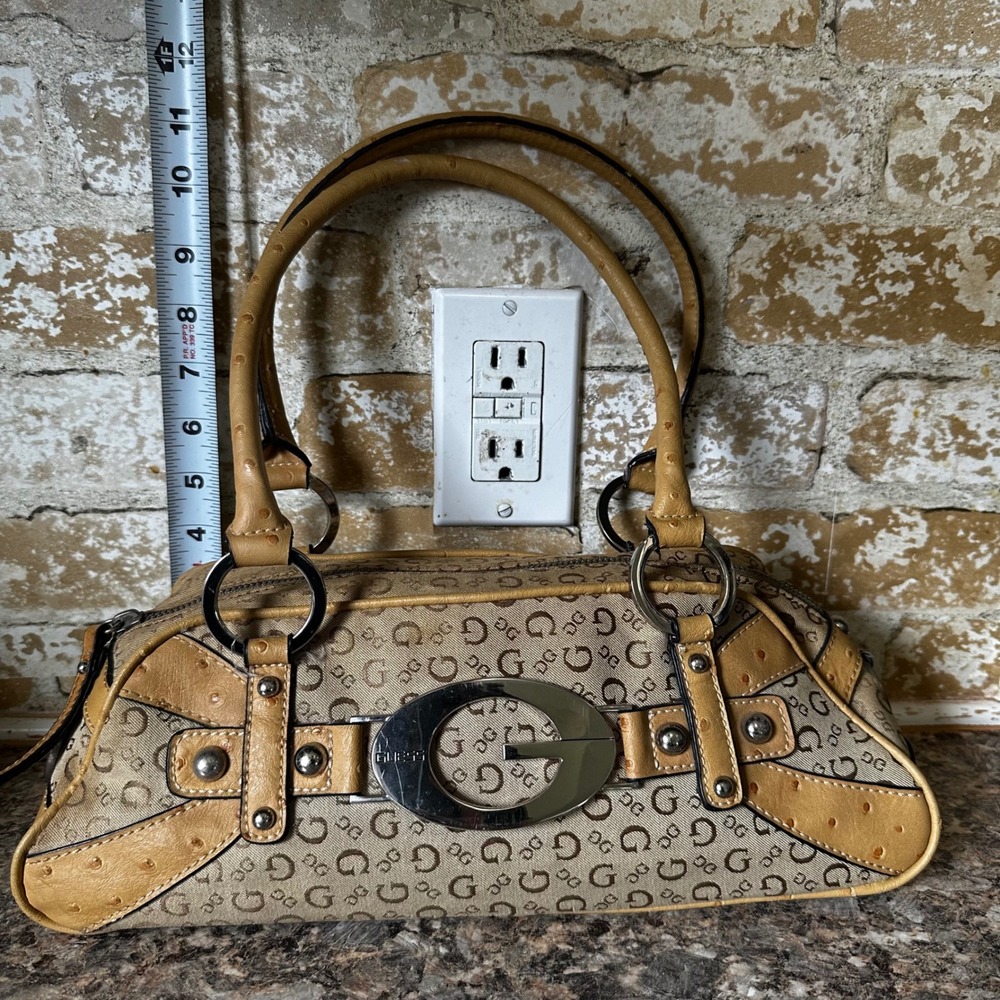 Guess Baguette Handbag Womens Boho Medium Tan Monogram Ostrich Y2K Logo Silver